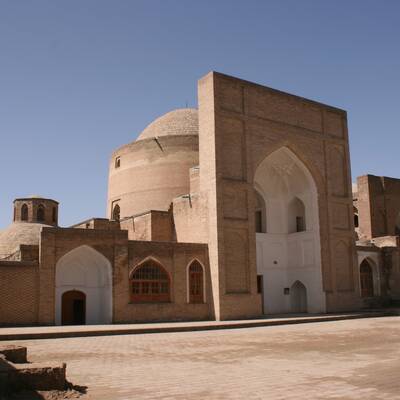  Ghotb al-Din Heidar Mausoleum 